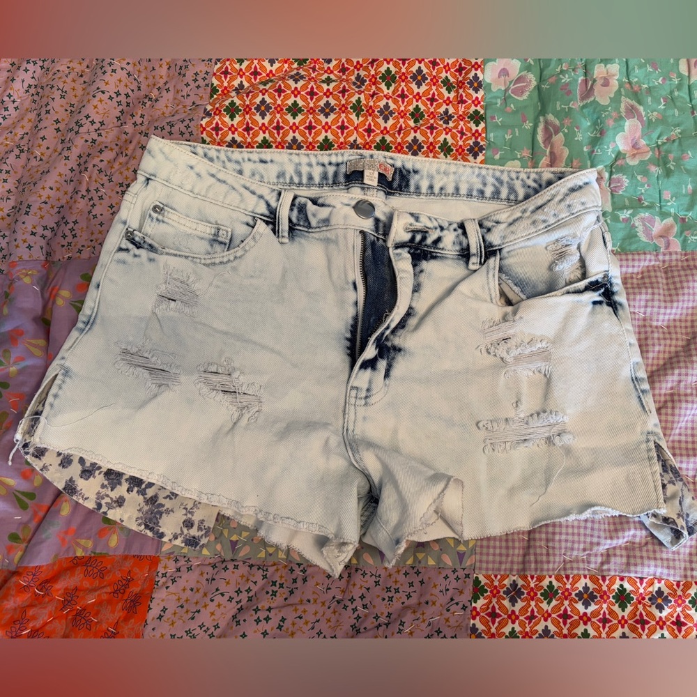 Distressed Denim Shorts - Light Wash